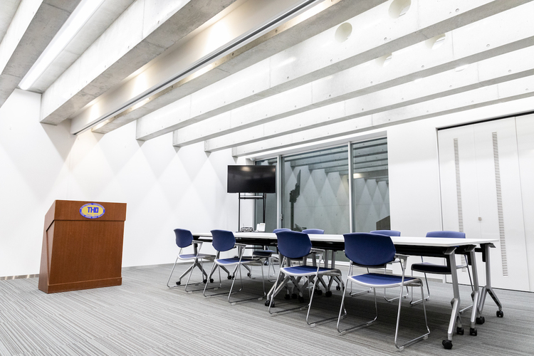 会議室<br />
　大小さまざまな会議室があり、打合せ会議や講習会などで利用されています。